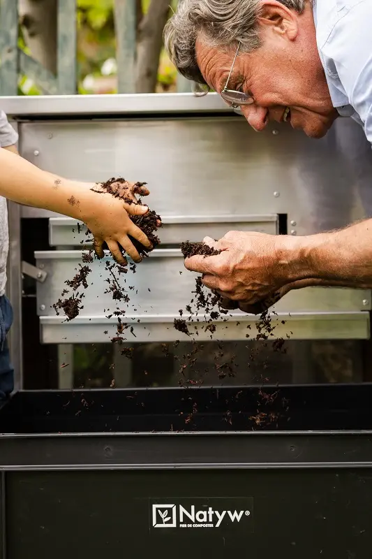 4 gestes pour composter en famille