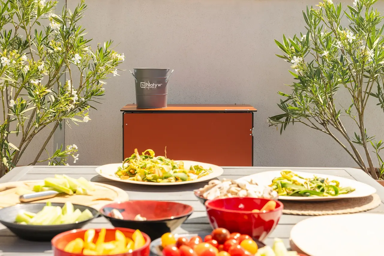 meuble composteur design sur terrasse